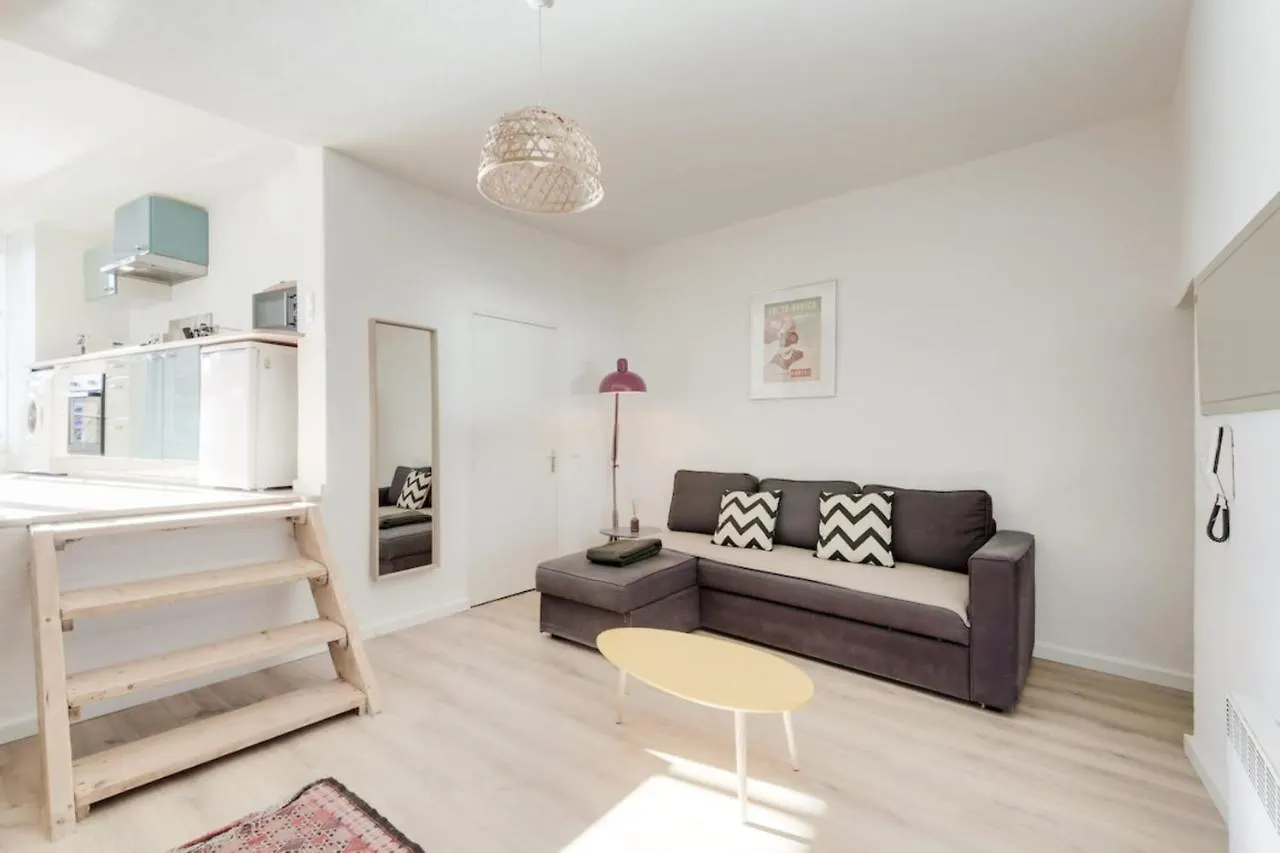 Air-Conditioned Apartment With A Small Furnished Terrace In The City Center Aix-en-Provence