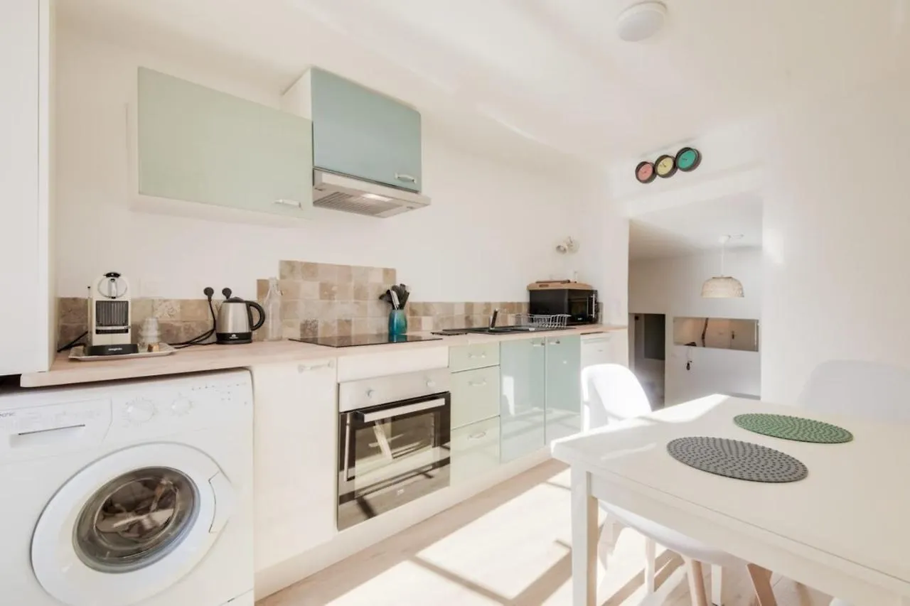 Air-Conditioned Apartment With A Small Furnished Terrace In The City Center Aix-en-Provence
